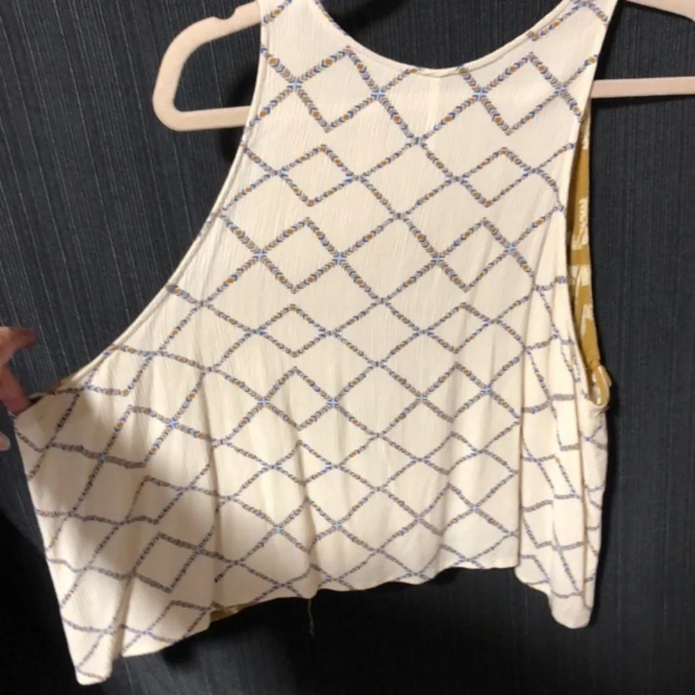 Breezy Free People shirt perfect for pairing with a bralette or bandeau‎ A105 - Picture 6 of 6